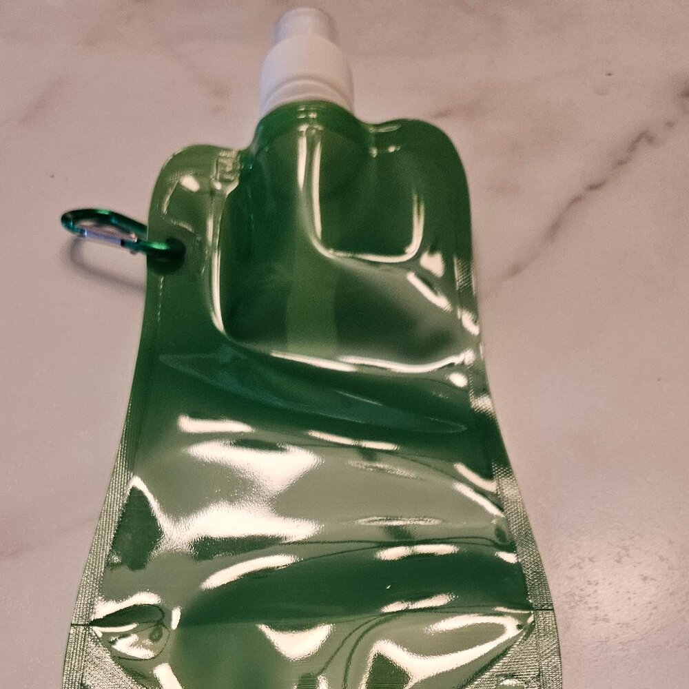 Lot of foldable water bottles (15)